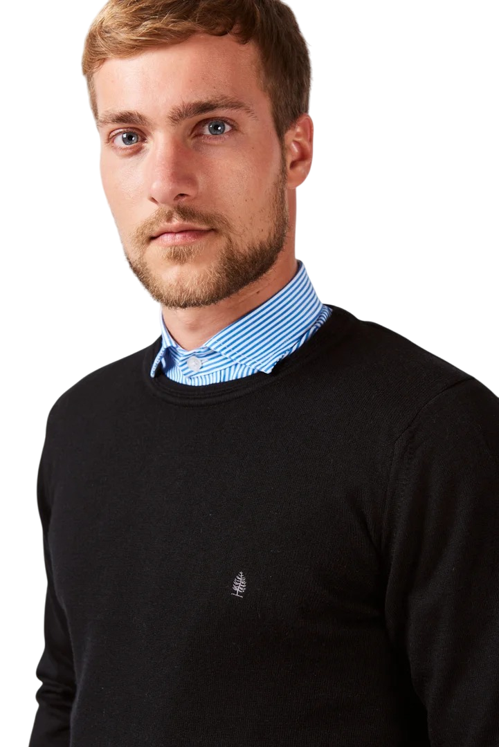 Sweater liso escote redondo con codera de gamuza lana liviana