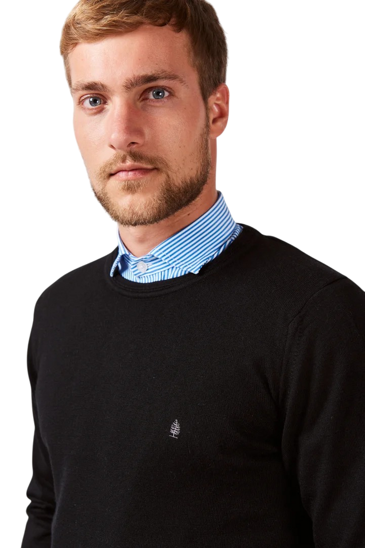 Sweater liso escote redondo con codera de gamuza lana liviana