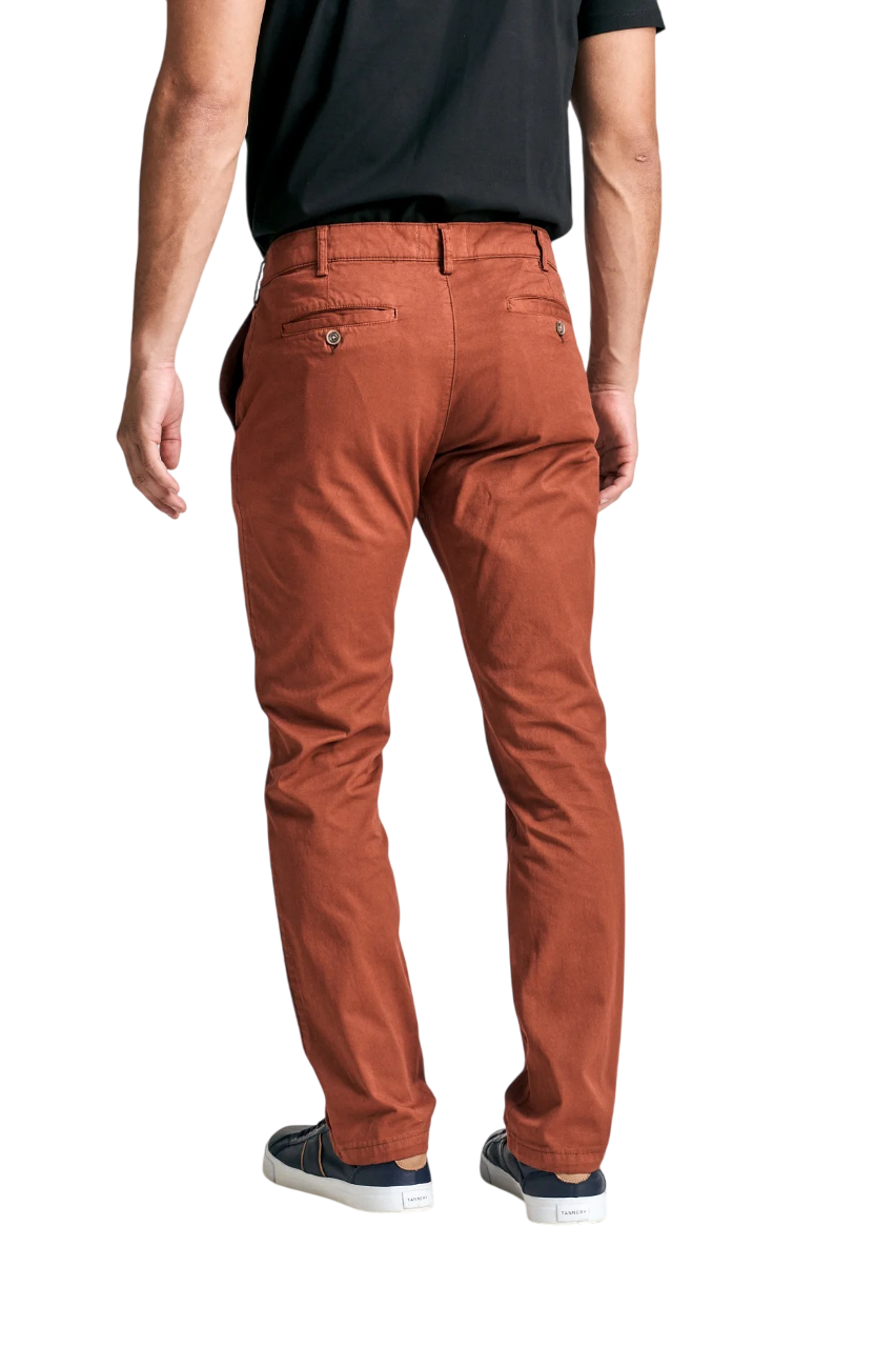 Pantalon regular basico sin pinzas gabardina