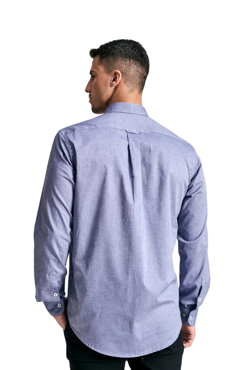 Camisa mangas largas clasica con tirilla en bajo cuello y bolsillo fil a fil