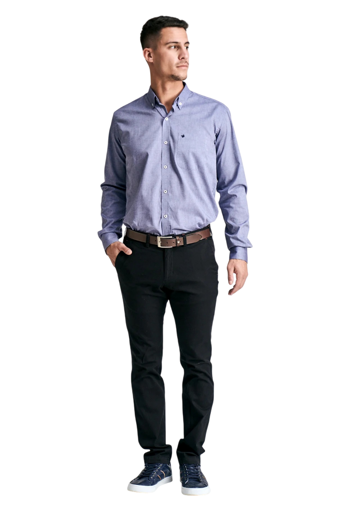 Camisa mangas largas clasica con tirilla en bajo cuello y bolsillo fil a fil