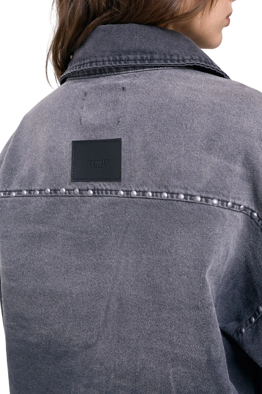 Chaqueta Over Metal Mujer 47 Street Gabardina con Tachas