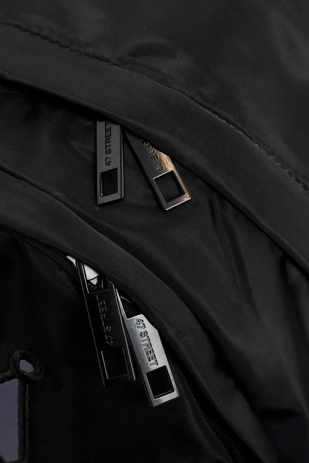 MOCHILA KUROMI CHARMS H.