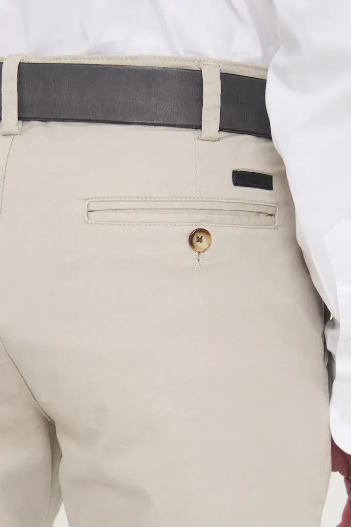 Pantalon sin pinzas regular basico gabardina